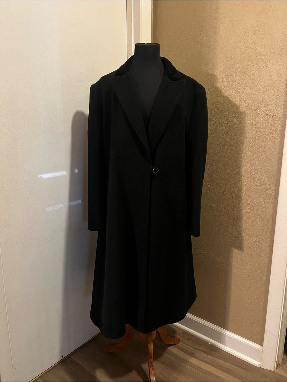 Rosalie McClain for John Elton Black Long Overcoat Lined Pockets Faux Fur Neck